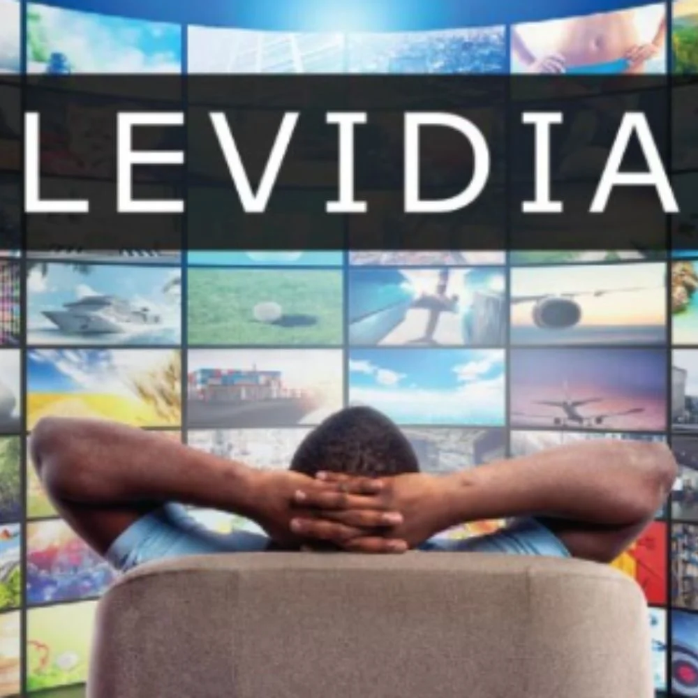 lividia-person-waching-movies.