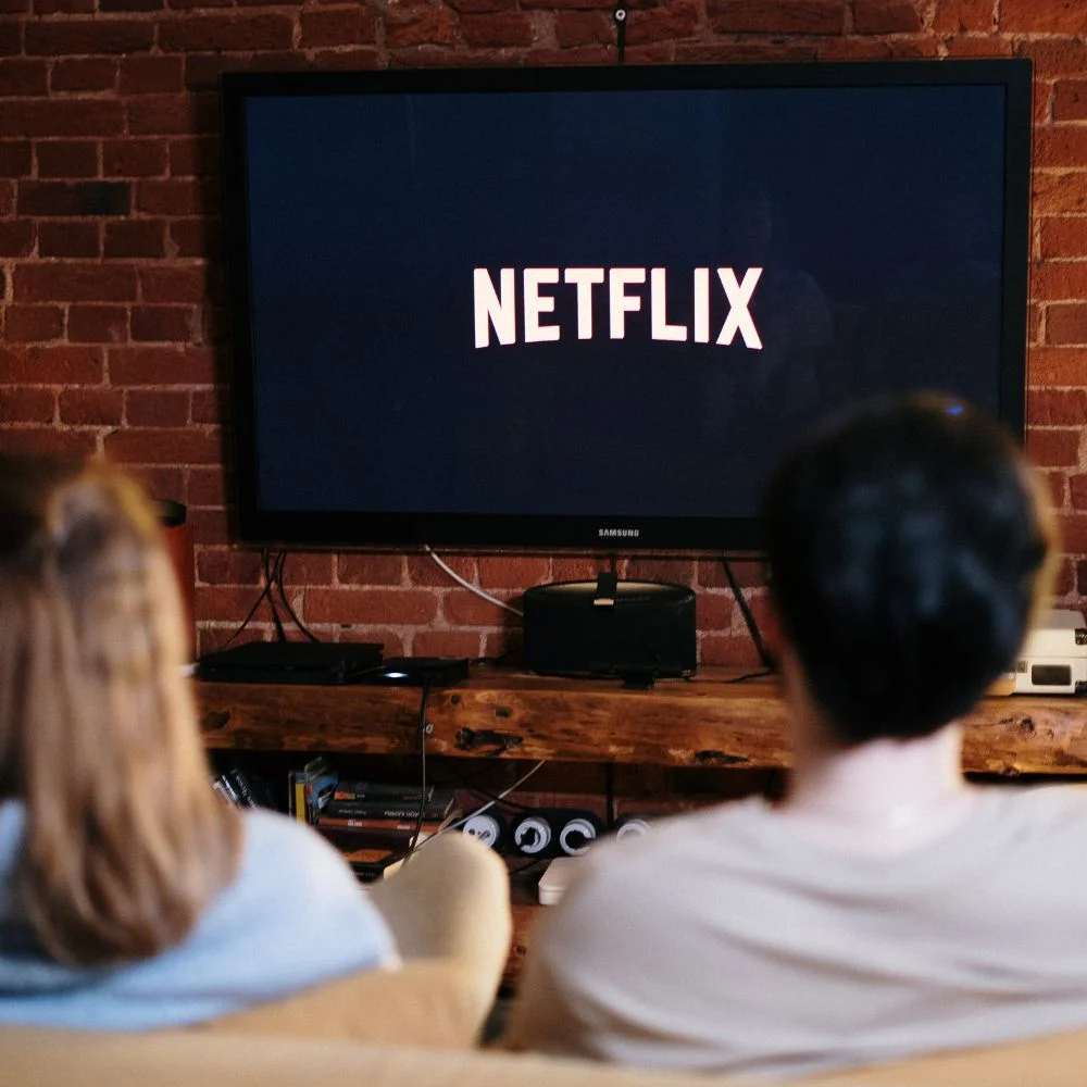 netflix-waching-couple
